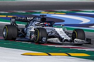 Új képek az AlphaTauri pályára gurulásáról: Kvjat és Gasly akcióban