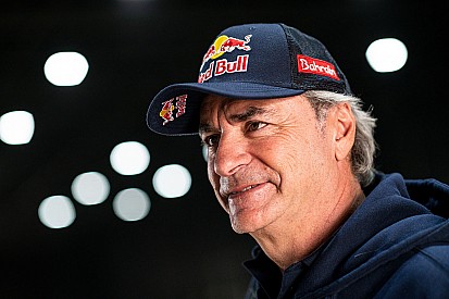 Dakar, Sainz: "Sento tensione, ma avere i capelli grigi aiuta..."