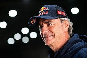Dakar, Sainz: "Sento tensione, ma avere i capelli grigi aiuta..."