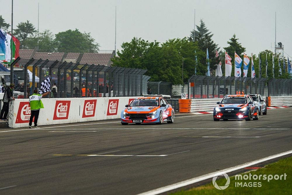 Grande doppietta TCR per la Hyundai alla 24h del Nurburgring