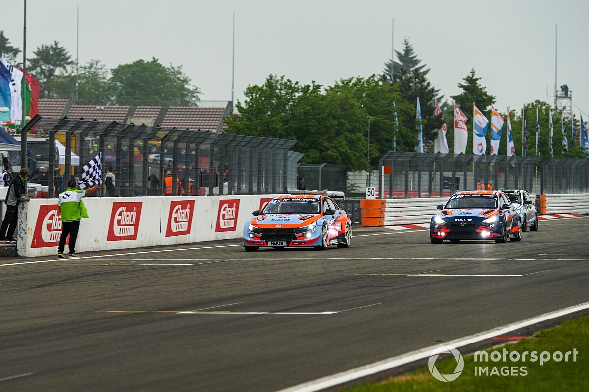 Grande doppietta TCR per la Hyundai alla 24h del Nurburgring