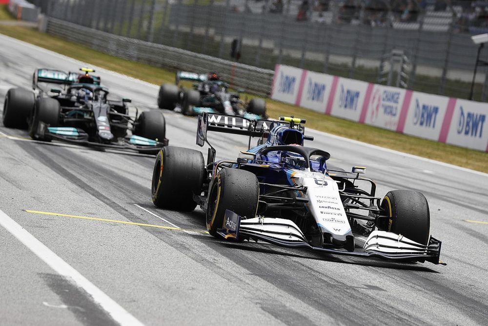 Nicholas Latifi, Williams FW43B, Valtteri Bottas, Mercedes W12 et Lewis Hamilton, Mercedes W12