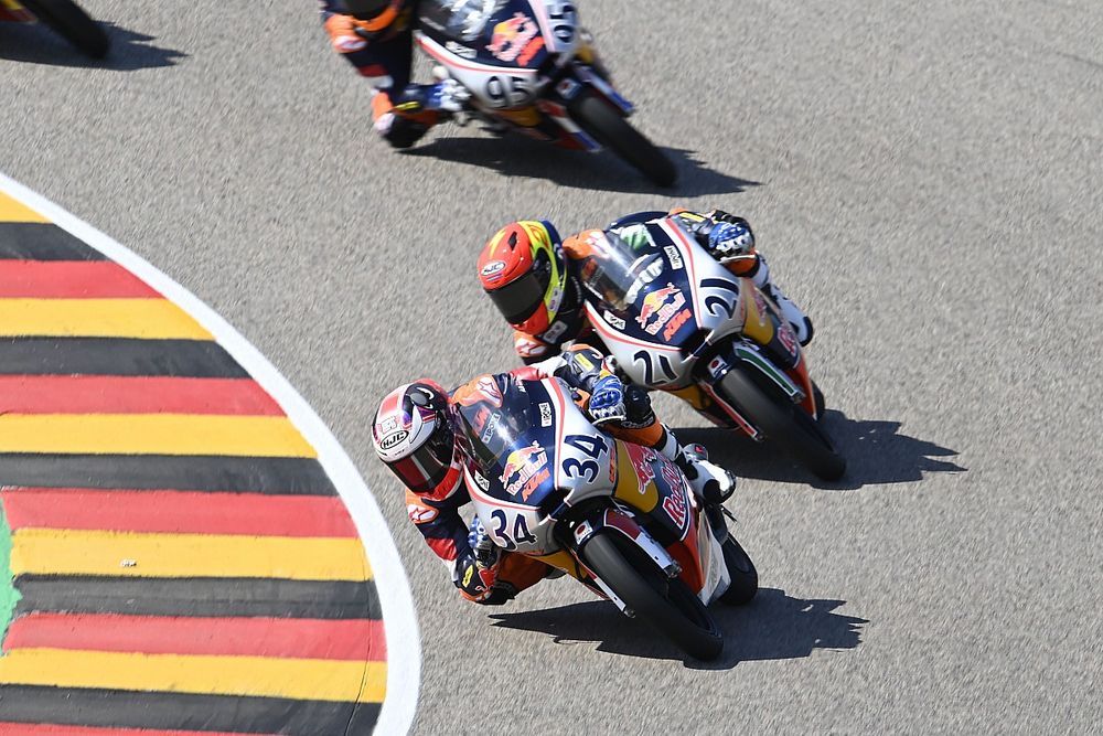 Hasil Race 2 Rookies Cup Jerman: Mario Aji Petik Poin di Tengah Kekacauan