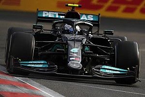 Autót cserél Hamilton és Bottas