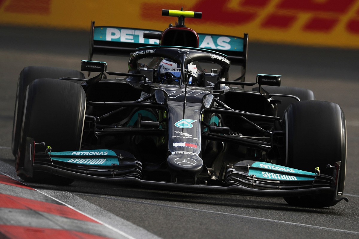 Autót cserél Hamilton és Bottas