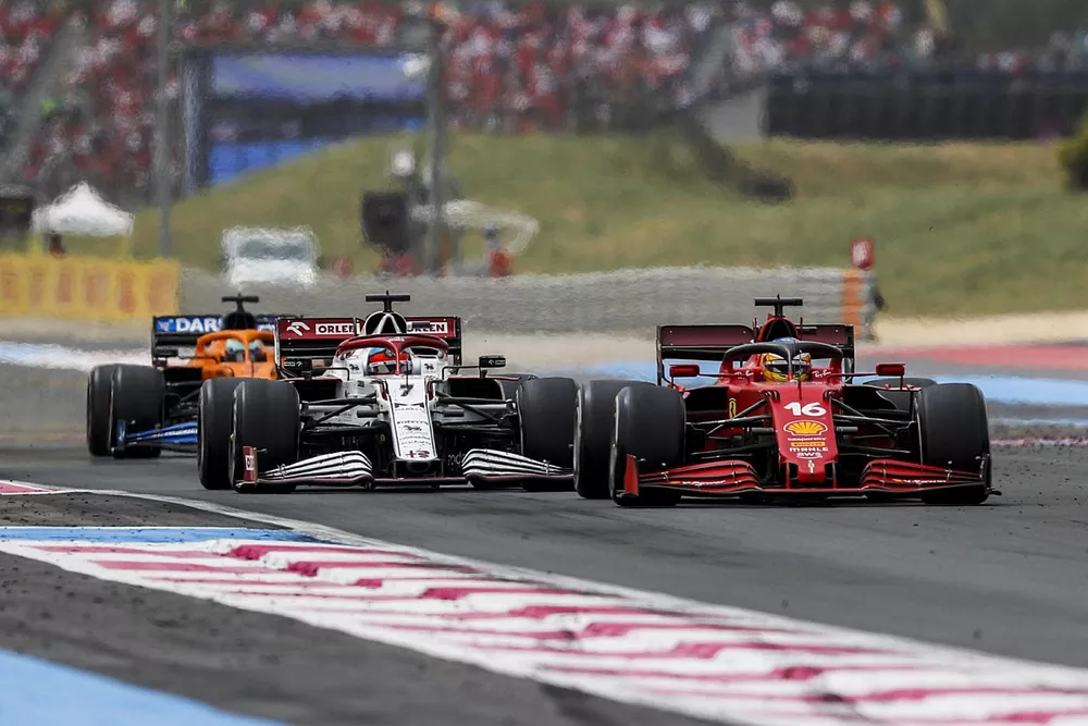 Charles Leclerc, Ferrari SF21, Kimi Raikkonen, Alfa Romeo Racing C41