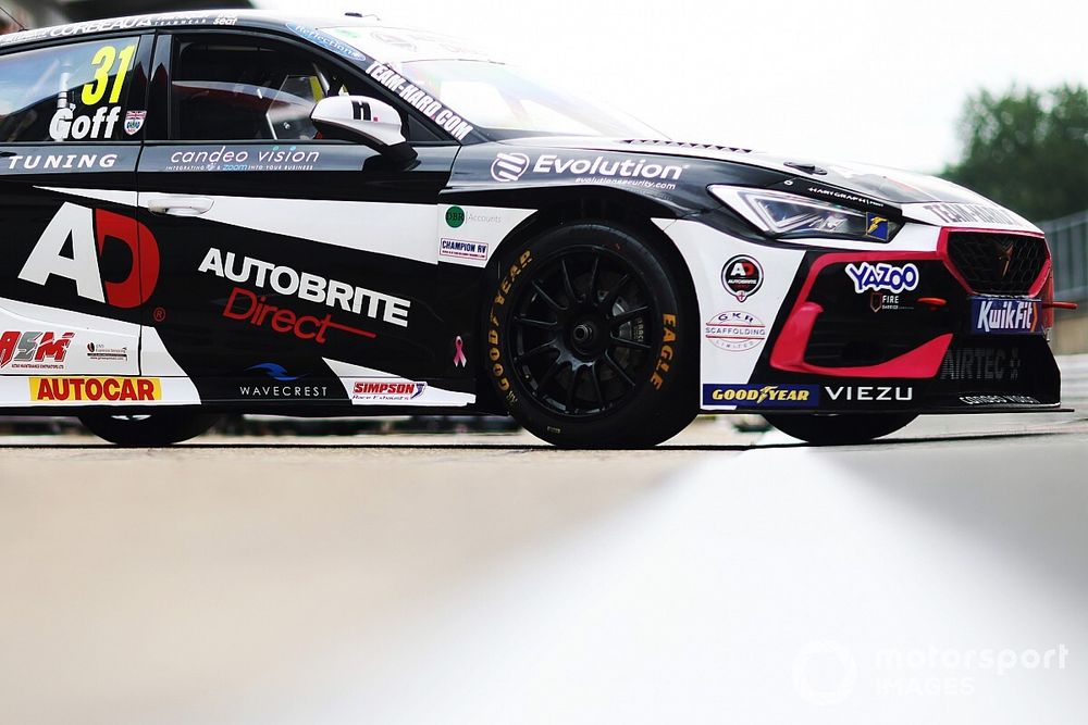 Oulton Park BTCC: Goff puts Cupra at top of the times in practice
