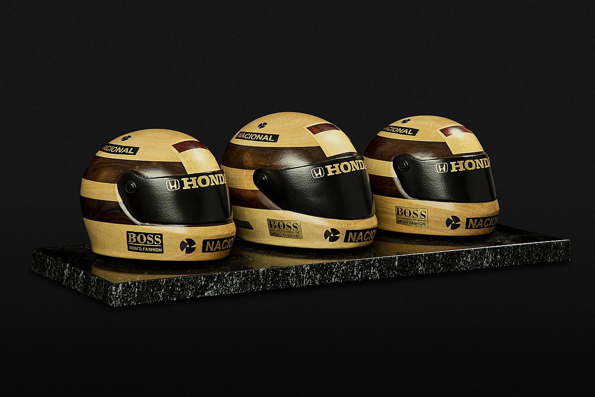 Capacetes de tricampeonato de Senna são lembrados em obra de arte