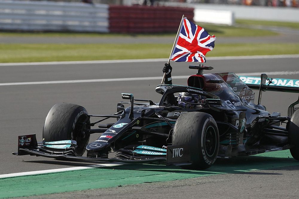 Race winner Lewis Hamilton, Mercedes W12