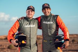 Após título, Lucas Moraes confirma acordo com Dacia para disputar Dakar e temporadas 2026 e 2027 do W2RC