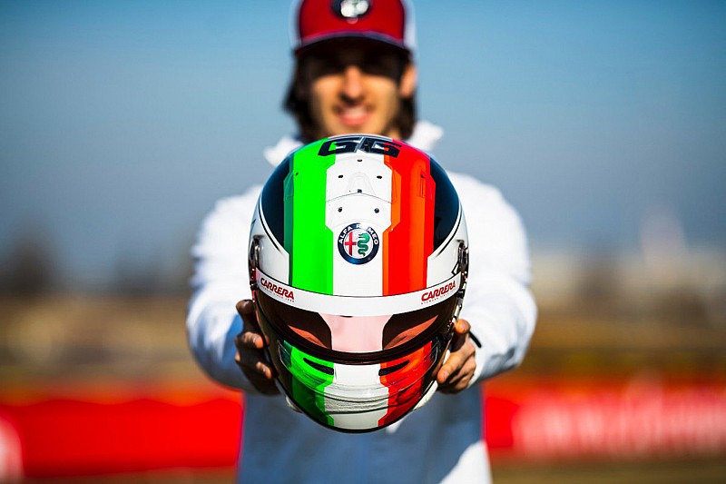 Még komolyabb követelményeknek kell megfelelniük a sisakoknak az F1 idei szezonjában