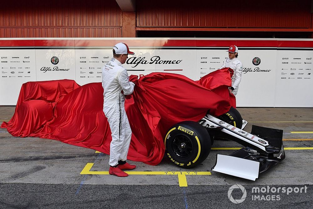 Kimi Raikkonen, Alfa Romeo Racing, Antonio Giovinazzi, Alfa Romeo Racing dévoilent l'Alfa Romeo Racing C38