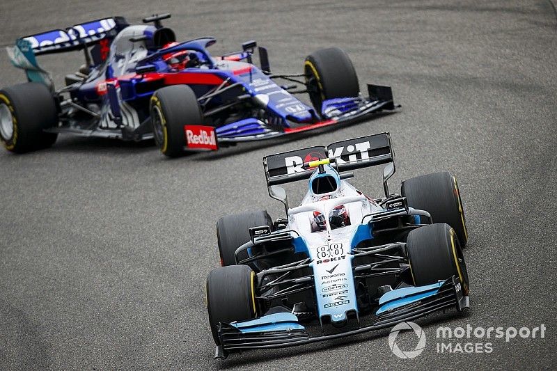 Robert Kubica, Williams FW42, leads Daniil Kvyat, Toro Rosso STR14