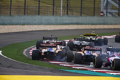 Video: Kvyat'ın ilk turda McLaren sürücüleriyle yaşadığı temas