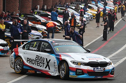 Donington BTCC: Dominant Turkington takes pole by six tenths