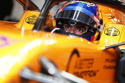 F1合同テスト後半2日目:マクラーレンのサインツがトップ! フェラーリにトラブル発生
