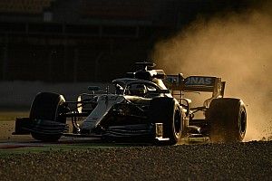El nuevo Mercedes "se nota diferente" al del año pasado, dice Hamilton