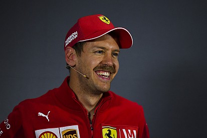 Vettel túl lassan vezetett Bahreinben: ennek ellenére megtarthatja a 2. rajthelyét