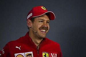 Vettel túl lassan vezetett Bahreinben: ennek ellenére megtarthatja a 2. rajthelyét