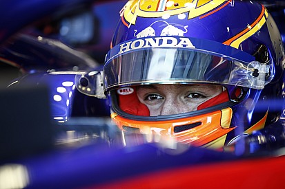 Russell : Inexpérimenté, Albon est "en position délicate"