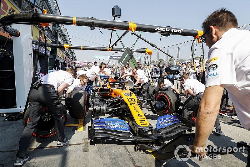 Sainz dice que McLaren ha visto "rendimiento prometedor" en su coche