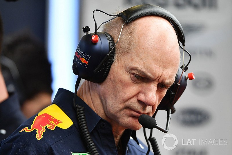 Newey houdt vertrouwen: "Verstappen slim genoeg om van zijn fouten te leren"