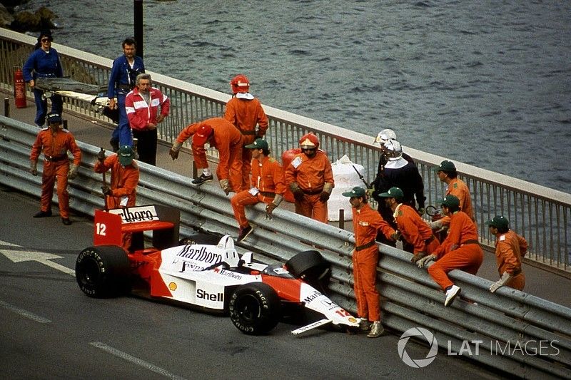 Ayrton Senna, McLaren MP4/4 crash