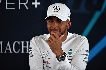 Hamilton hoopt snel nieuw contract te tekenen bij Mercedes