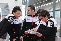 Los compa&ntilde;eros de Alonso en Toyota: "Nos empuja a mejorar"