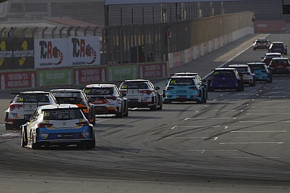 TCR UK, iscrizione gratis per il vincitore e DSG Trophy con Sadev in palio