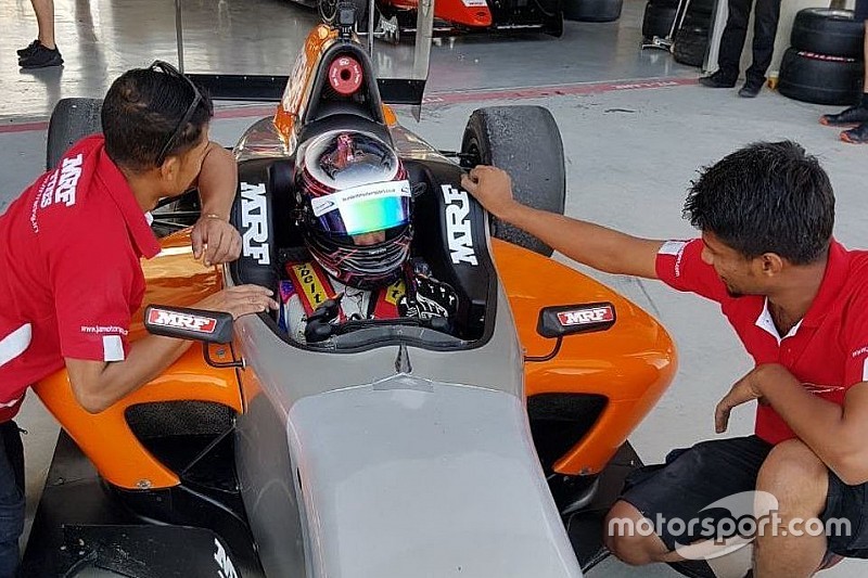 MRF Bahrain: Presley finis kedua Race 2, 0,01 detik di depan Maldonado