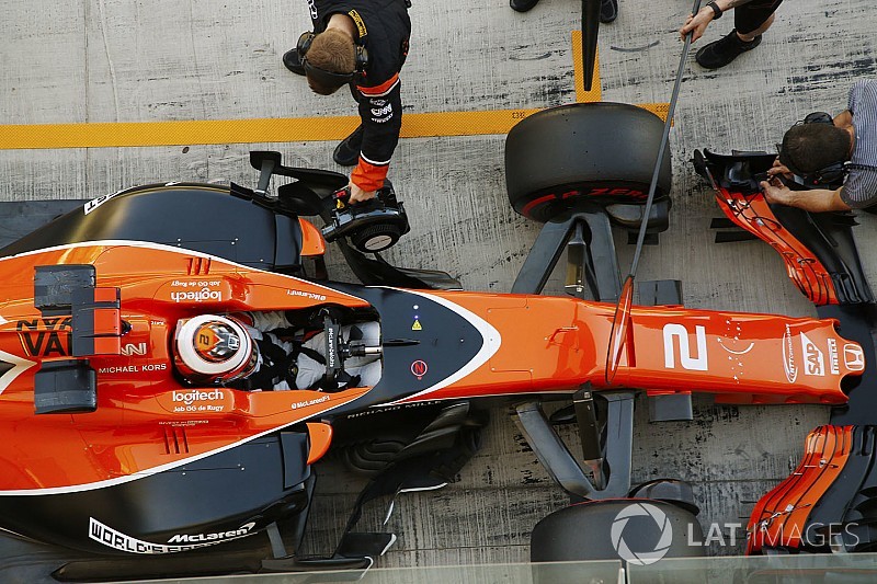 McLaren проведет в Барселоне два съемочных дня перед стартом тестов