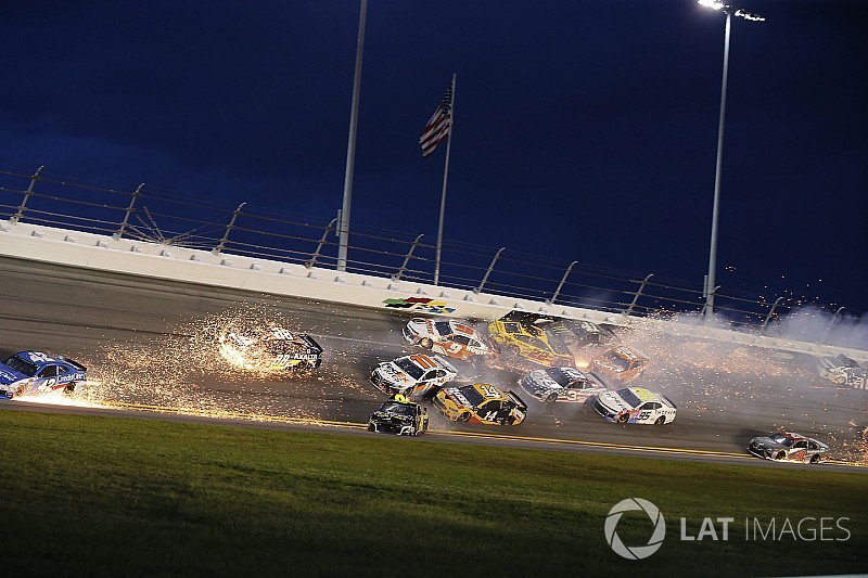 Truex on Daytona wrecks: "A lot of guys just wing it, go for broke”