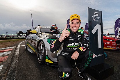 Supercars legend Lowndes announces retirement