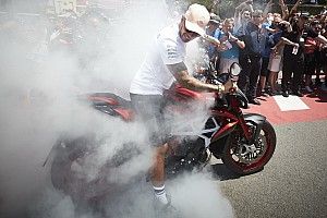 "Si Hamilton quiere probar mi MotoGP, se la doy directamente"