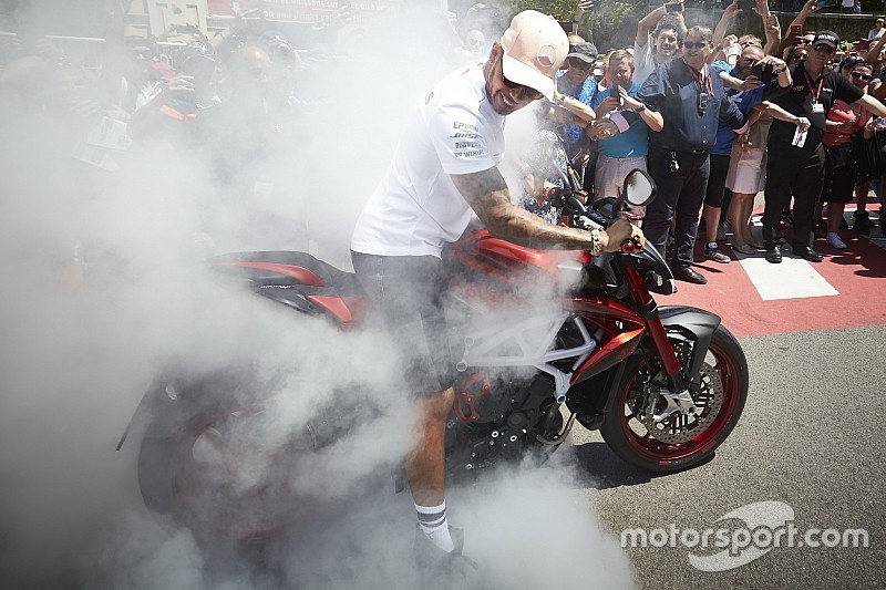 Morbidelli: "Se Hamilton volesse provare la mia MotoGP, gliela darei subito!"
