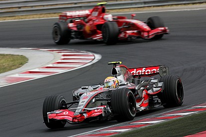 Hamilton az első két F1-es évében napokra bezárkózott a szállodai szobáiba