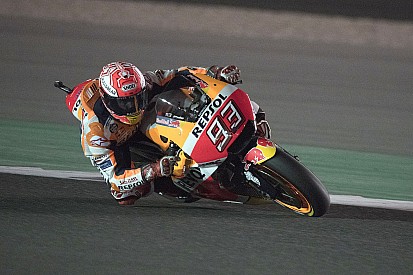 Marc Marquez mit Dashboard-Nachricht: Dein Bruder verfolgt dich!