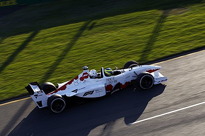Brutális külsőt kapott az új kétüléses F1-es autó