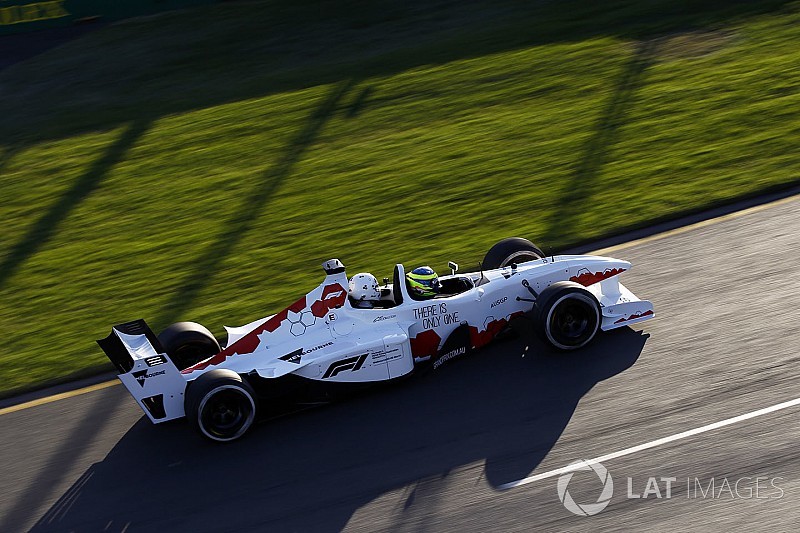 Brutális külsőt kapott az új kétüléses F1-es autó