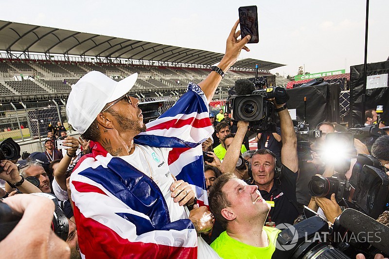 Chefe da McLaren entende Hamilton ao sair das redes sociais