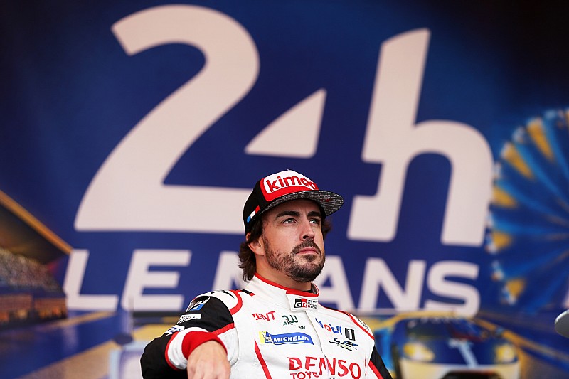 Le Mans son "16 grandes premios de F1 en una carrera", dice Alonso