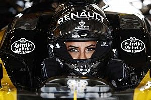 Renault celebra con una exhibición que las mujeres ya puedan conducir en Arabia Saudí