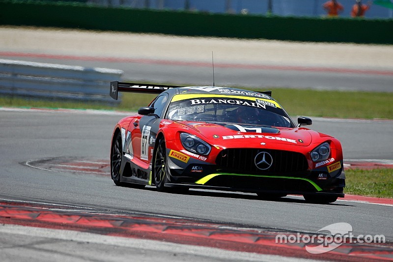 Nico Jamin porta la Mercedes del team AKKA ASP in testa nelle Libere dell'Hungaroring