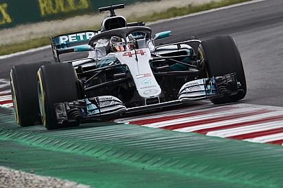 Hamilton vince in Spagna, Mercedes firma la doppietta. Vettel quarto