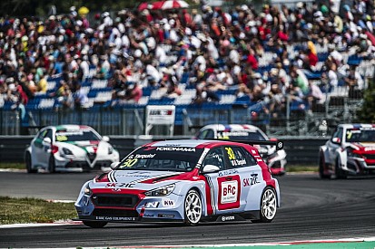 Slovakia WTCR: Tarquini retakes points lead with Race 2 win
