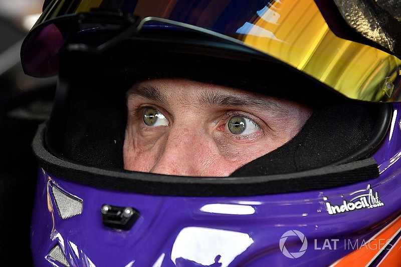 Denny Hamlin necesita "un poco más de velocidad" para alcanzara a Harvick