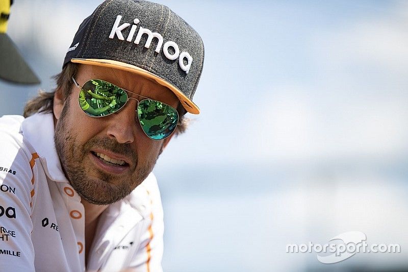 Alonso le responde a Horner en redes sociales