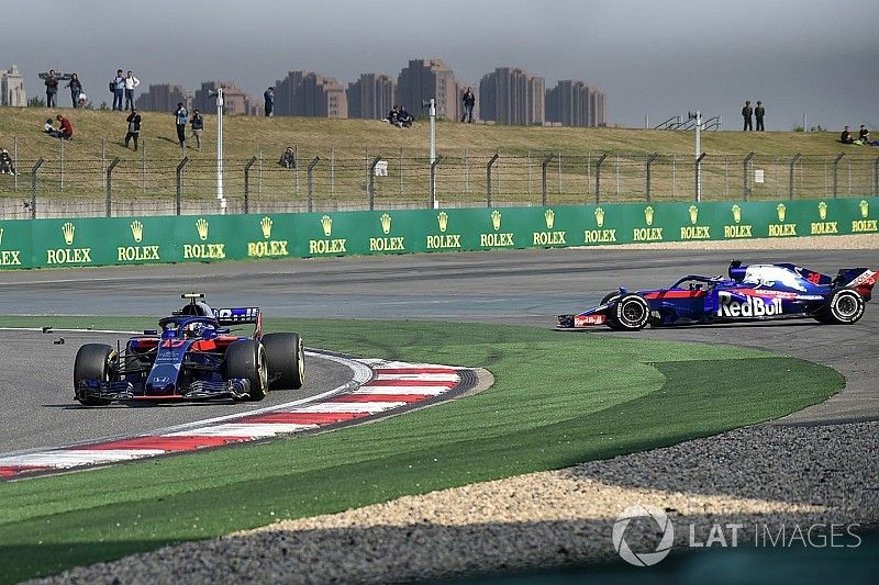 Pierre Gasly, Scuderia Toro Rosso STR13 en Brendon Hartley, Scuderia Toro Rosso STR13 aanrijding