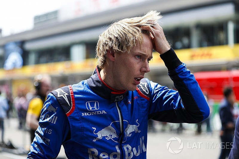 Реакция: Хартли могут выгнать из Toro Rosso, но кем его заменить?